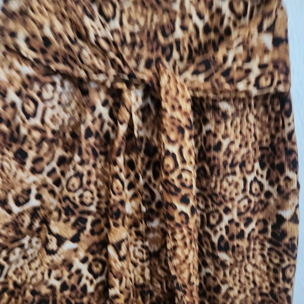 ALL IN‎ FAVOR LEOPARD PRINT WIDE LEG JUMPSUIT  SZ M - Picture 6 of 8